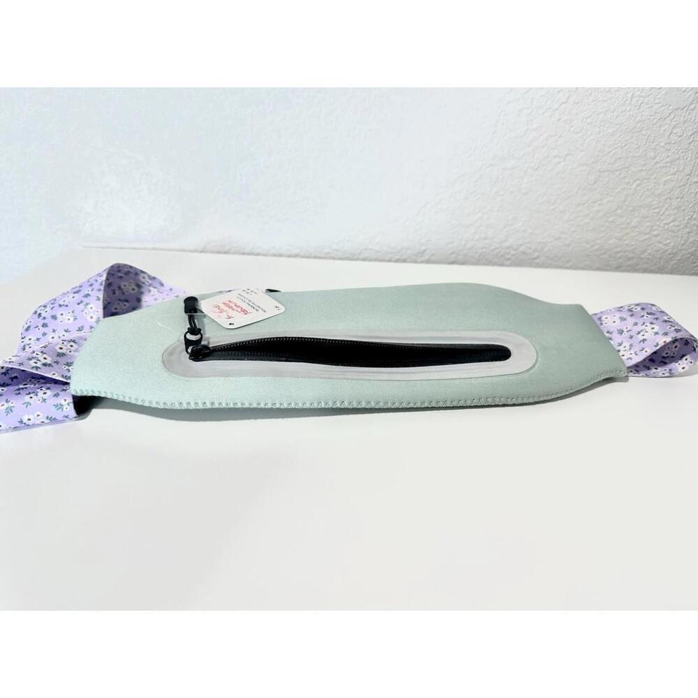 NWT fab finds Running Pouch Fanny PackLight Blue Purple Floral Zip Pocket Buckle - Picture 3 of 8